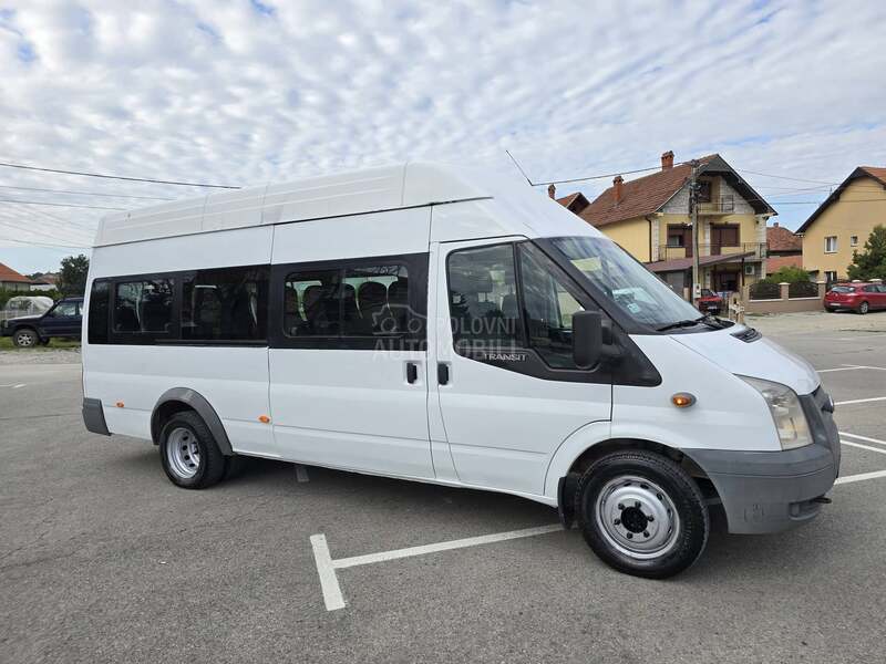 Ford Transit 18 sedista