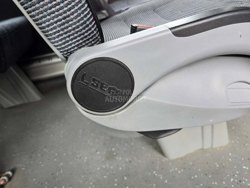 Ford Transit 18 sedista