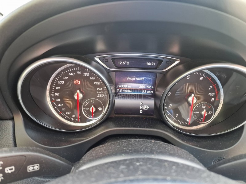 Mercedes Benz CLA 180 AMG 180