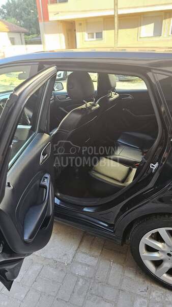 Mercedes Benz B 200 