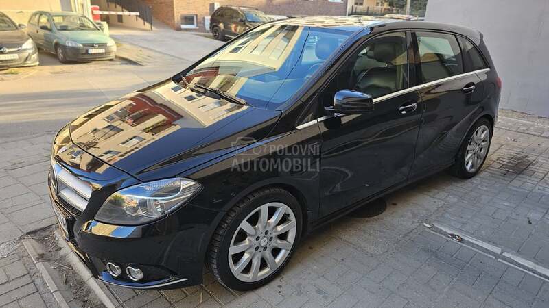 Mercedes Benz B 200 