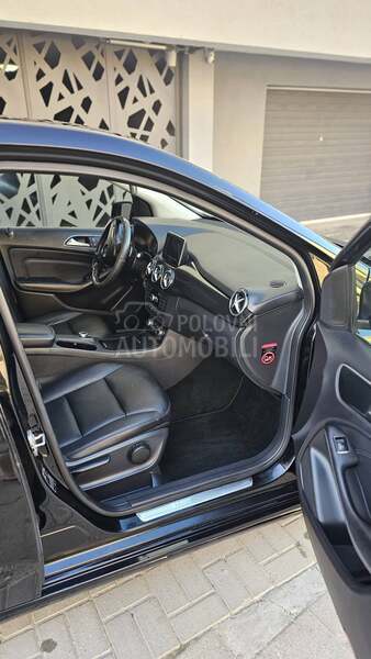 Mercedes Benz B 200 