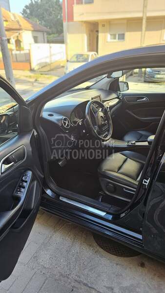 Mercedes Benz B 200 
