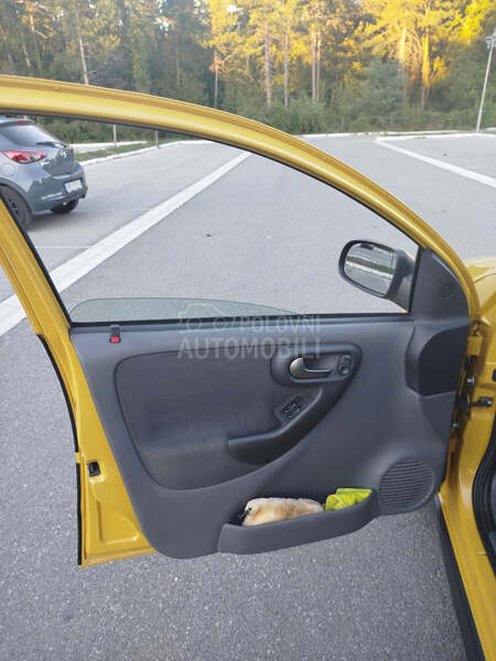 Opel Corsa C 1.4 VIDI OGLAS