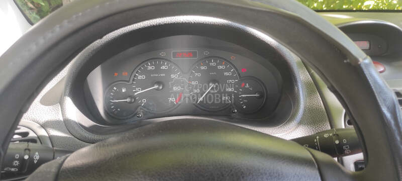 Peugeot 206 1.1