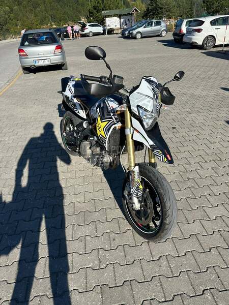 Aprilia dorsoduro 750