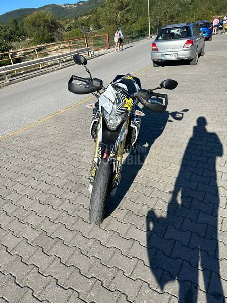 Aprilia dorsoduro 750
