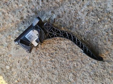 papucica gasa za Peugeot 308 od 2014. do 2016. god.