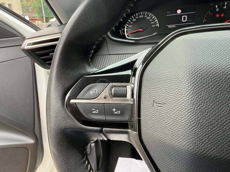 Peugeot 208 1.2 B
