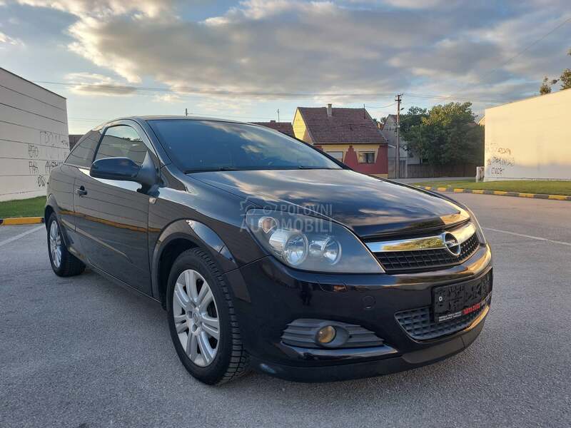 Opel Astra H 1.6 GTC COSMO