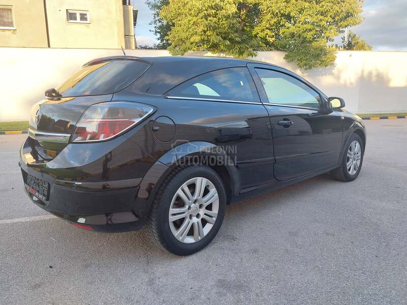 Opel Astra H 1.6 GTC COSMO