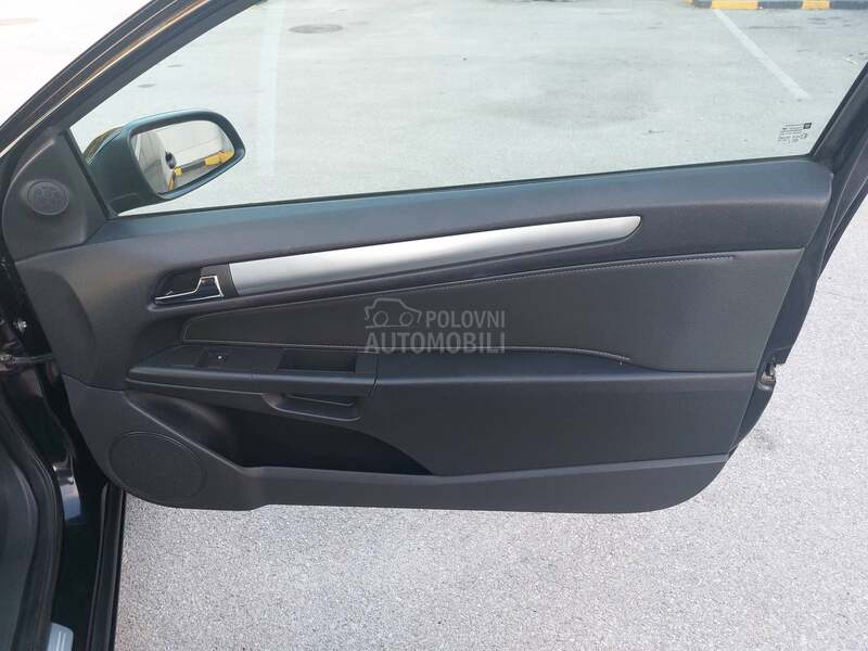 Opel Astra H 1.6 GTC COSMO