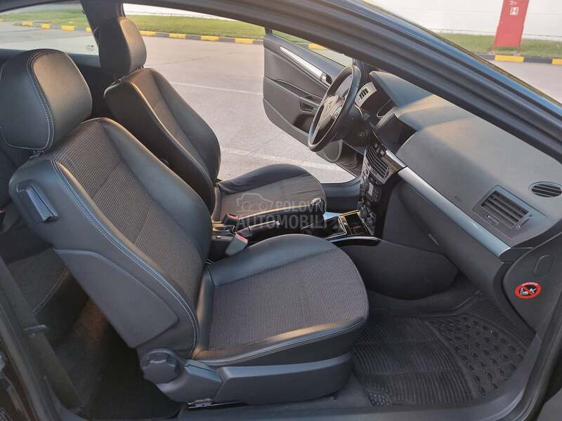 Opel Astra H 1.6 GTC COSMO