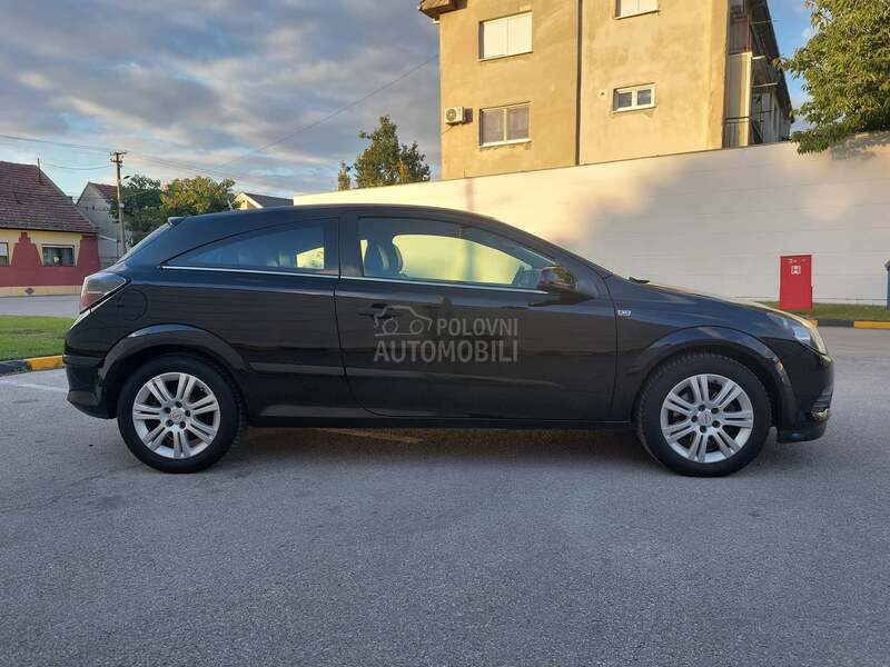 Opel Astra H 1.6 GTC COSMO