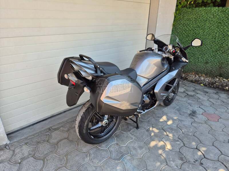 Triumph Sprint 1050 ST
