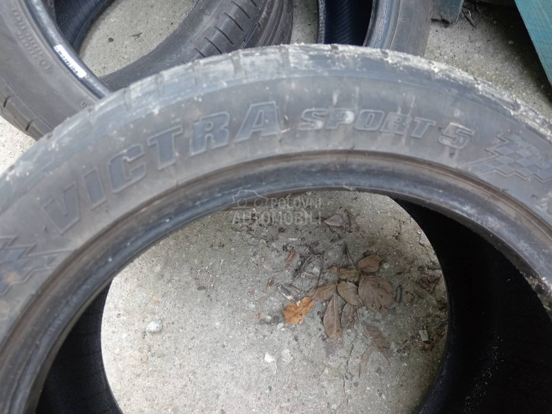 Continental 235/45 R17 Letnja