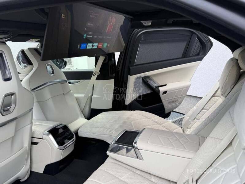 BMW M760e M Performance