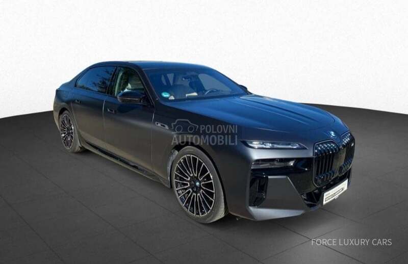 BMW M760e M Performance