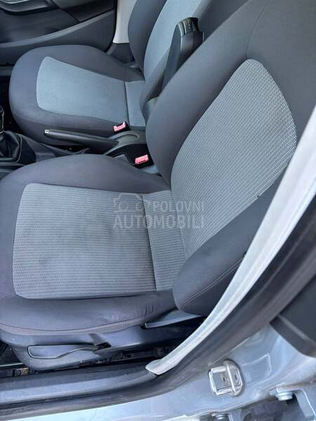 Seat Ibiza B e n z i n