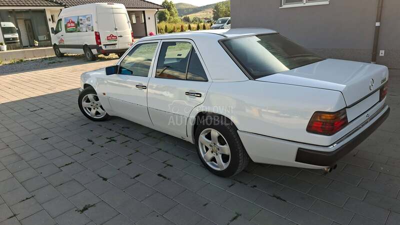Mercedes Benz E 124 250 turbo