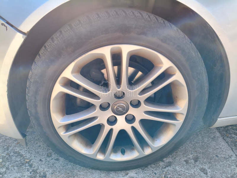 Opel Insignia 1.8