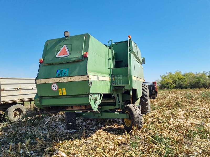 John Deere 2058