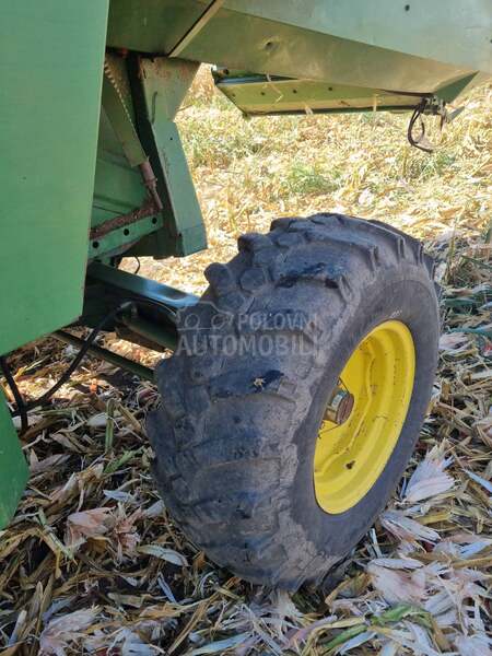 John Deere 2058