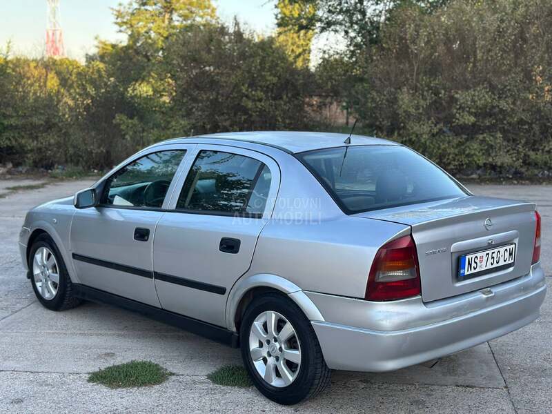 Opel Astra G 1.8i pliin