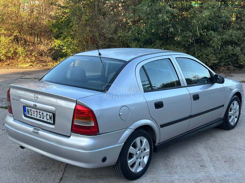 Opel Astra G 1.8i pliin