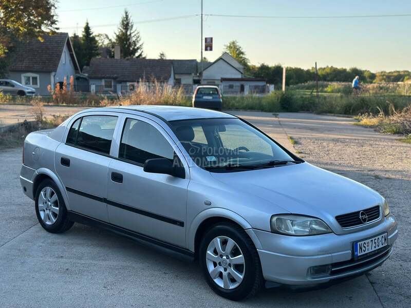 Opel Astra G 1.8i pliin