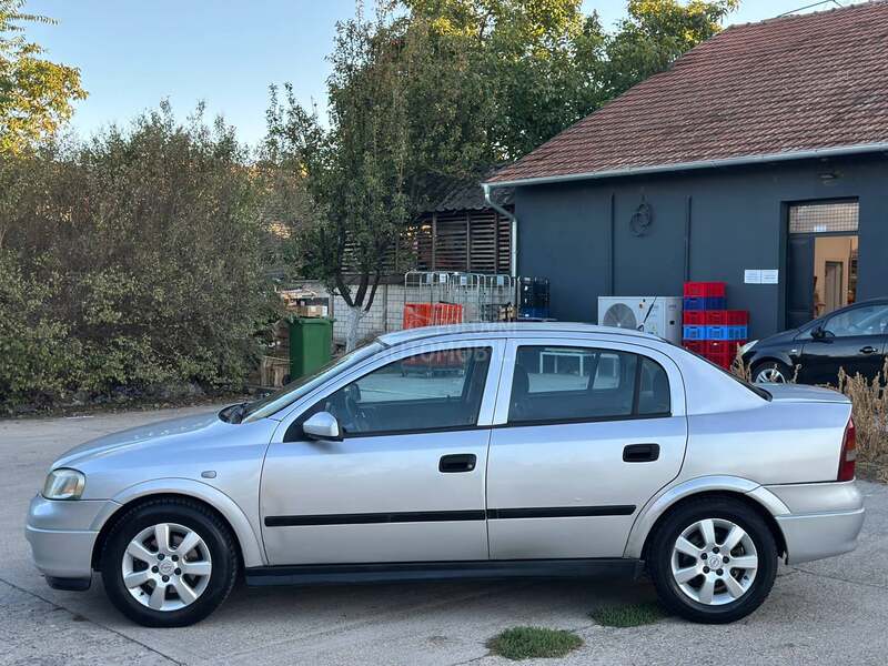 Opel Astra G 1.8i pliin