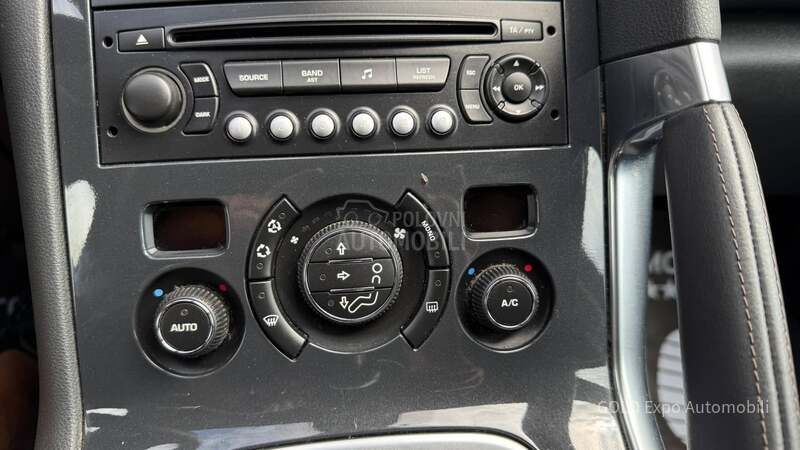 Peugeot 3008 1.6 E-HDi PREMIUM