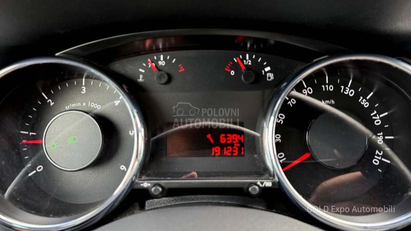 Peugeot 3008 1.6 E-HDi PREMIUM