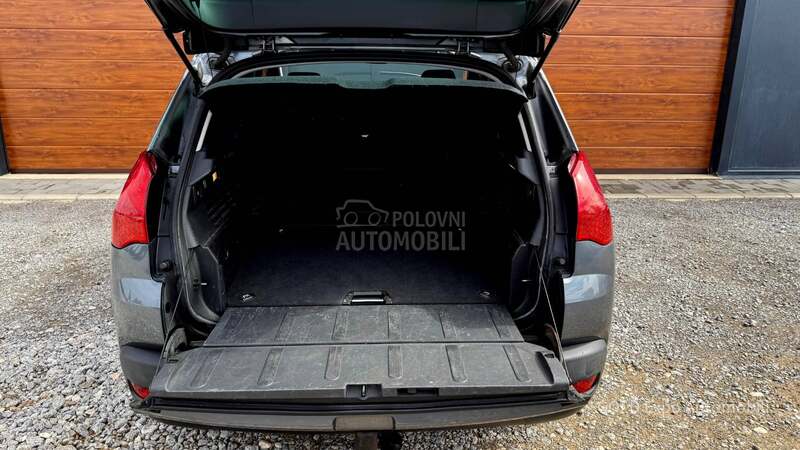 Peugeot 3008 1.6 E-HDi PREMIUM