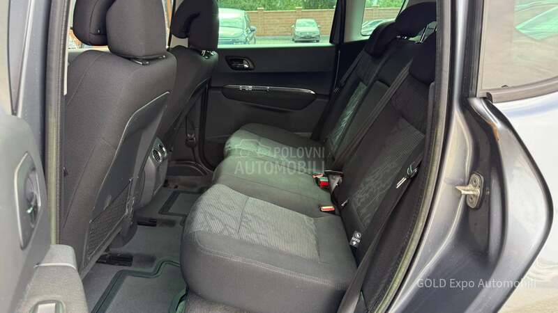 Peugeot 3008 1.6 E-HDi PREMIUM