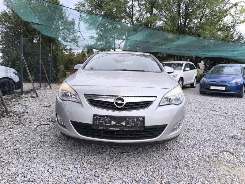 Opel Astra J 153.000 N A V I