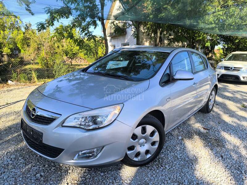 Opel Astra J 153.000 N A V I