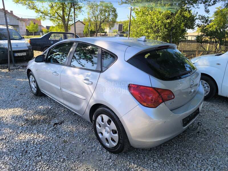 Opel Astra J 153.000 N A V I