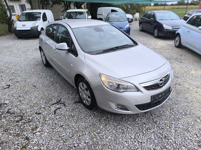 Opel Astra J 153.000 N A V I