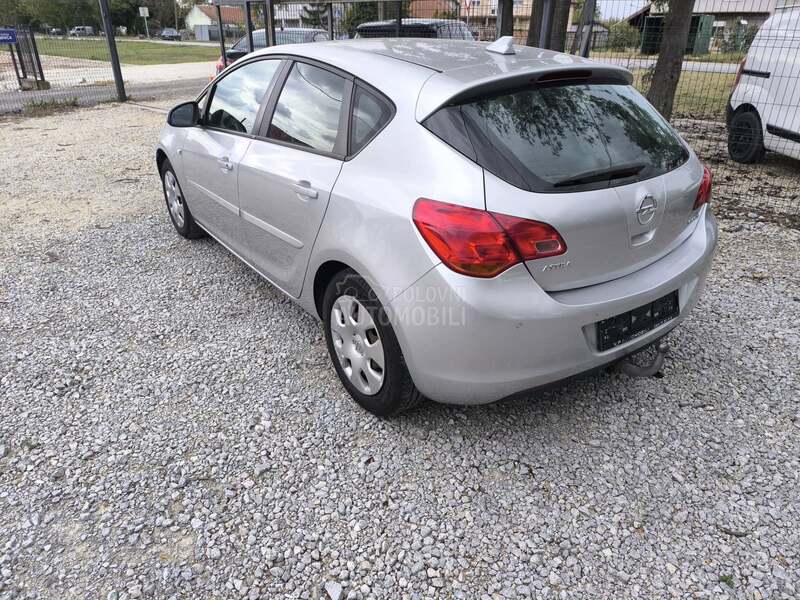Opel Astra J 153.000 N A V I