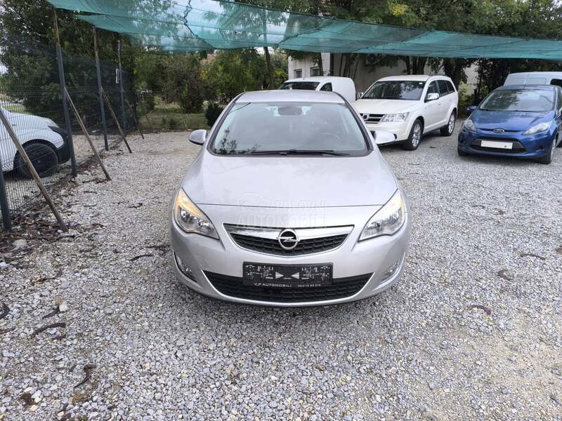 Opel Astra J 153.000 N A V I