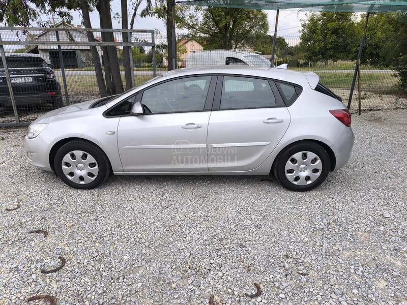 Opel Astra J 153.000 N A V I