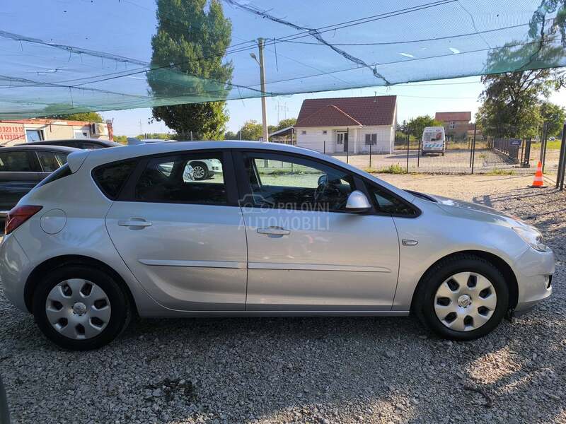 Opel Astra J 153.000 N A V I