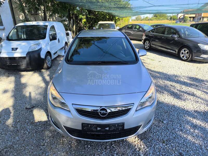 Opel Astra J 153.000 N A V I