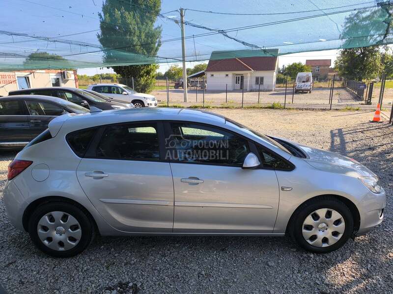 Opel Astra J 153.000 N A V I