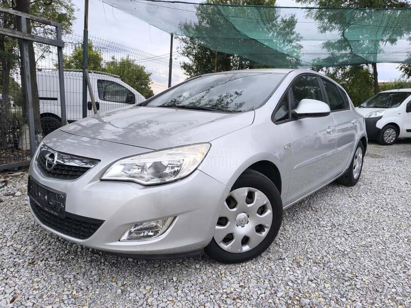 Opel Astra J 153.000 N A V I