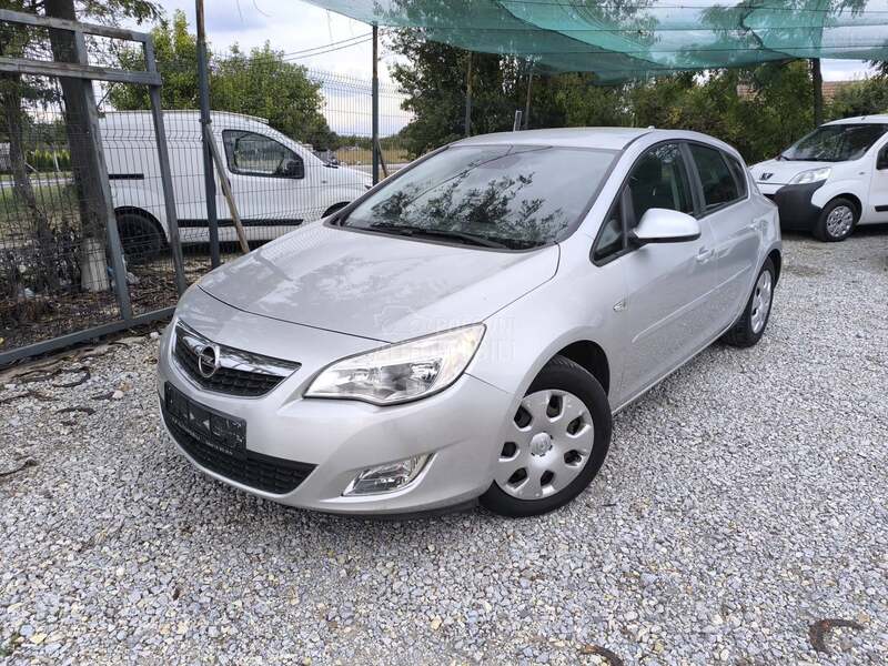Opel Astra J 153.000 N A V I