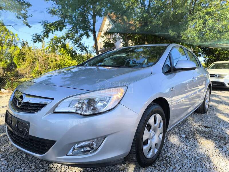 Opel Astra J 153.000 N A V I