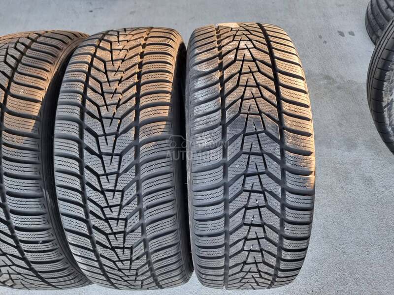 Hankook 225/45 R19 Zimska