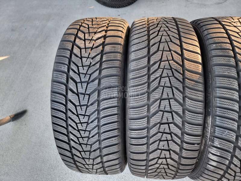 Hankook 225/45 R19 Zimska